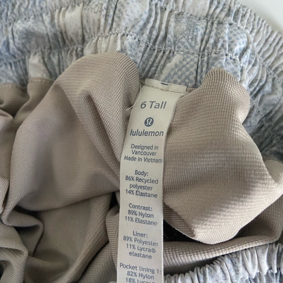 Lululemon white and grey athletic shorts - Picture 3 of 4